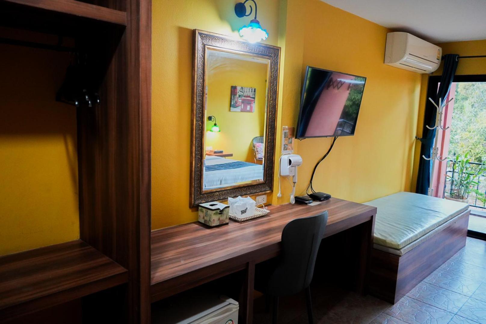 The Castello Resort Koh Larn Zimmer foto